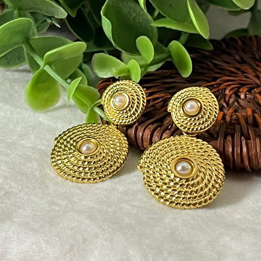 Aretes Stud con Perlas Blancas